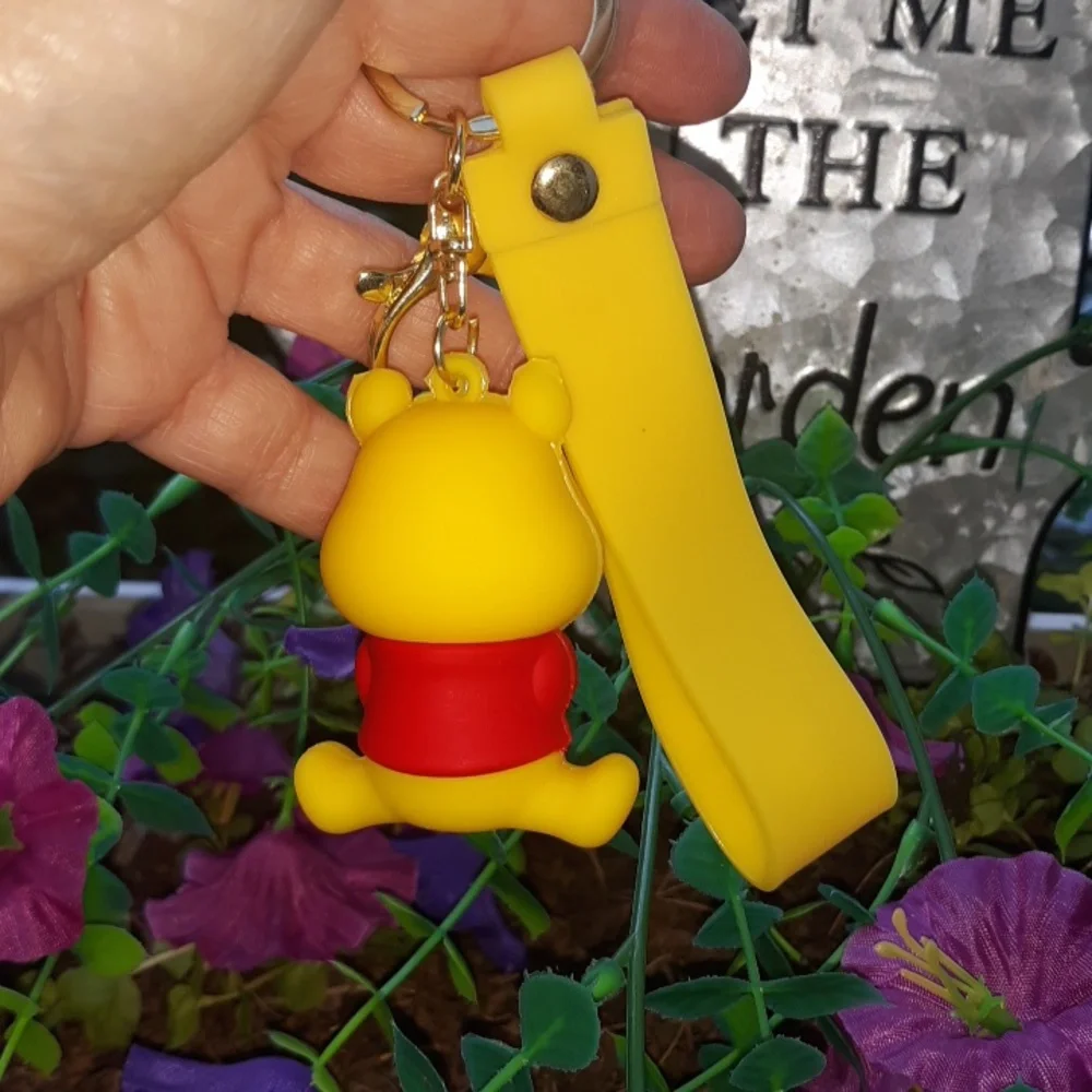 🆕DISNEY'S OFFICIALLY LICENSED WINNIE THE POOH 3D KEYCHAIN